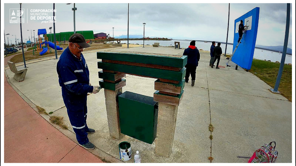 Trabajos de reparacion en los Aros de Basquetbol del borde costero.